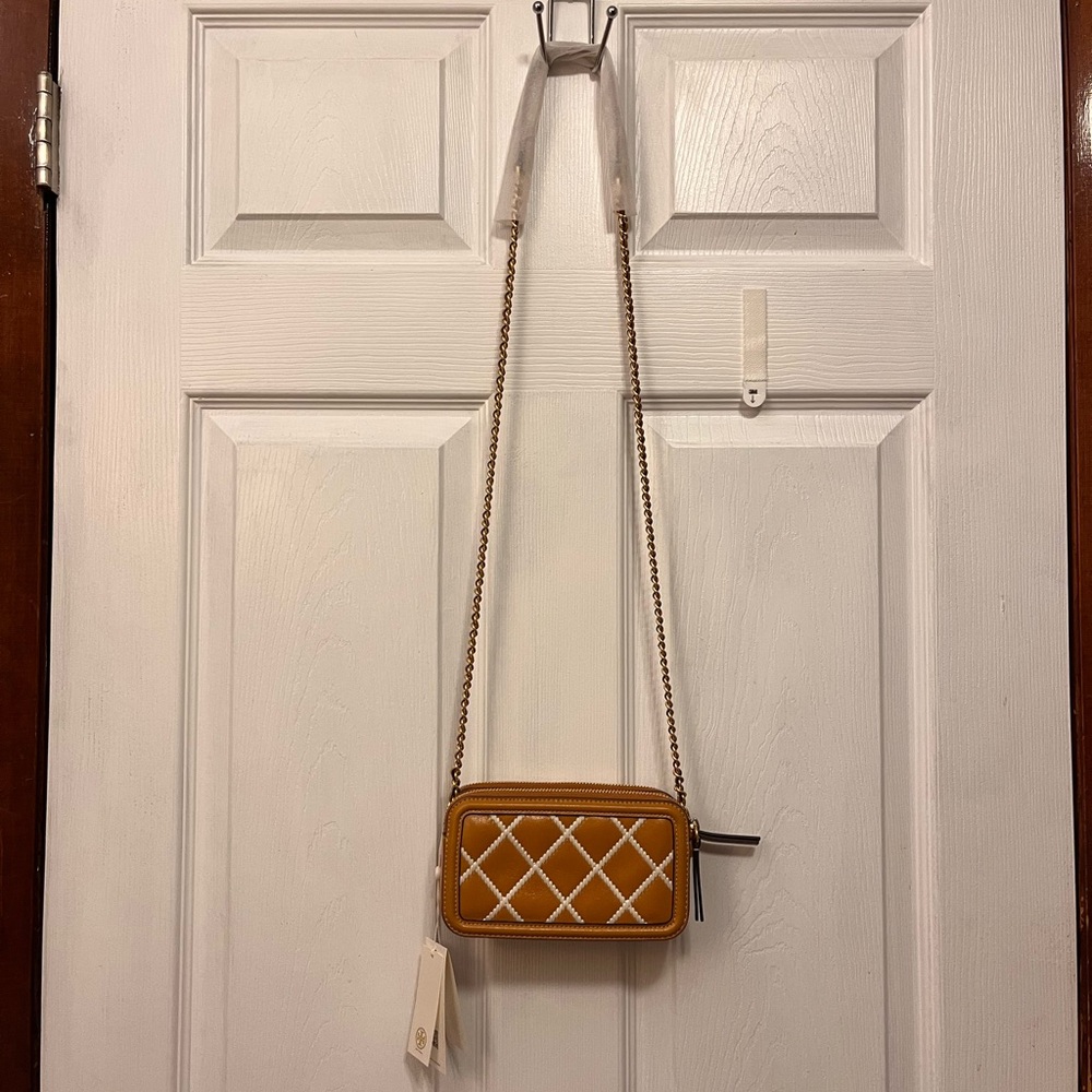 Really cute Tory Burch crossbody bag!